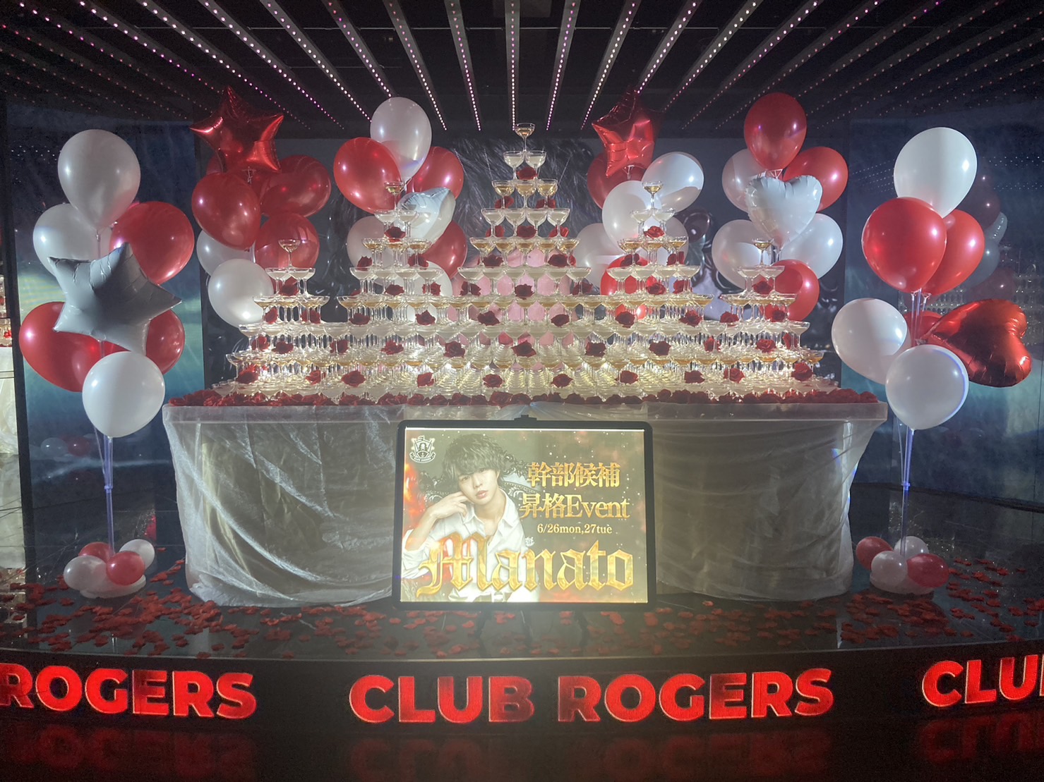 大阪🏴‍☠️CLUB ROGERS🏴‍☠️     マナト幹部候補昇格イベント シャンパンタワー頂きました🥂