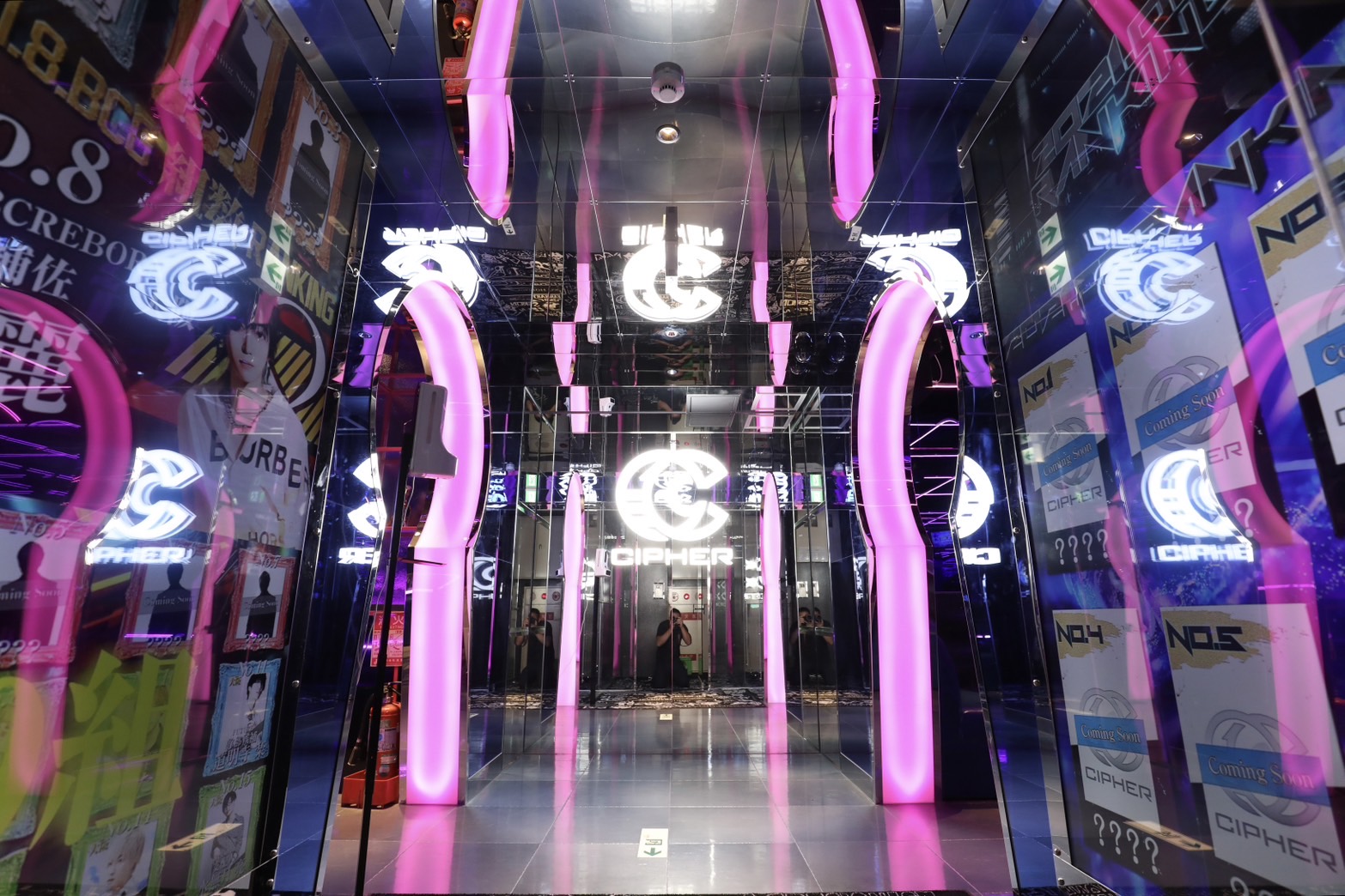 ホストクラブ サイファー CIPHER 東心斎橋2丁目 店内