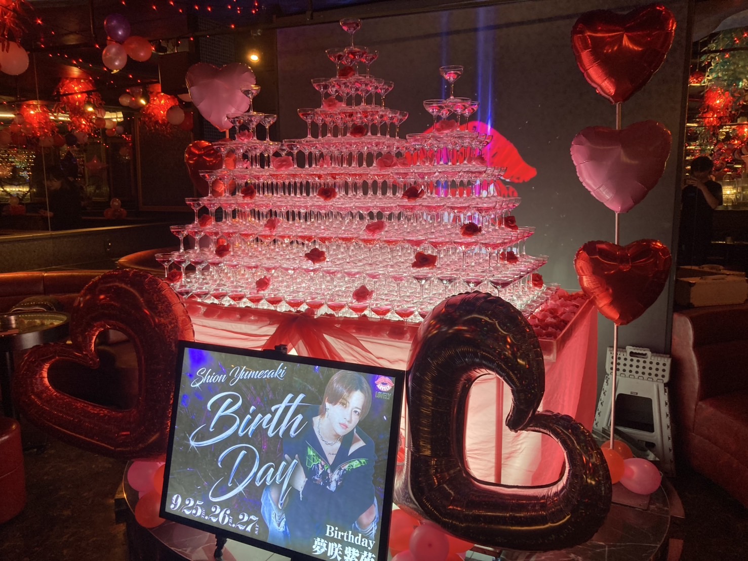 大阪💖LOVELY💖夢咲紫苑シャンパンタワーいただきました🍾